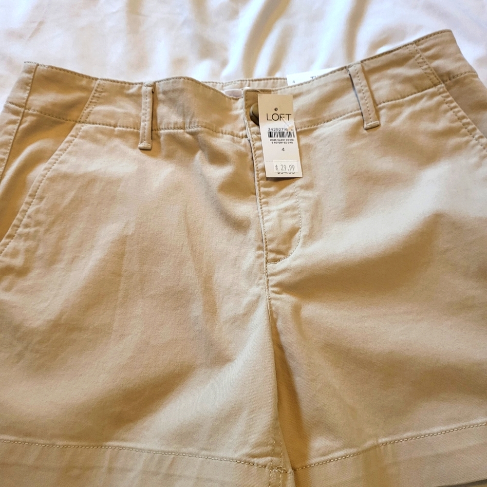 Loft Monroe 4" Short in Tan, NWT, size 4